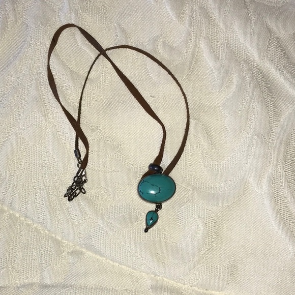 Turquoise Pendant with tear drop stone.  8” leather chain, clasp closure. - Picture 4 of 4